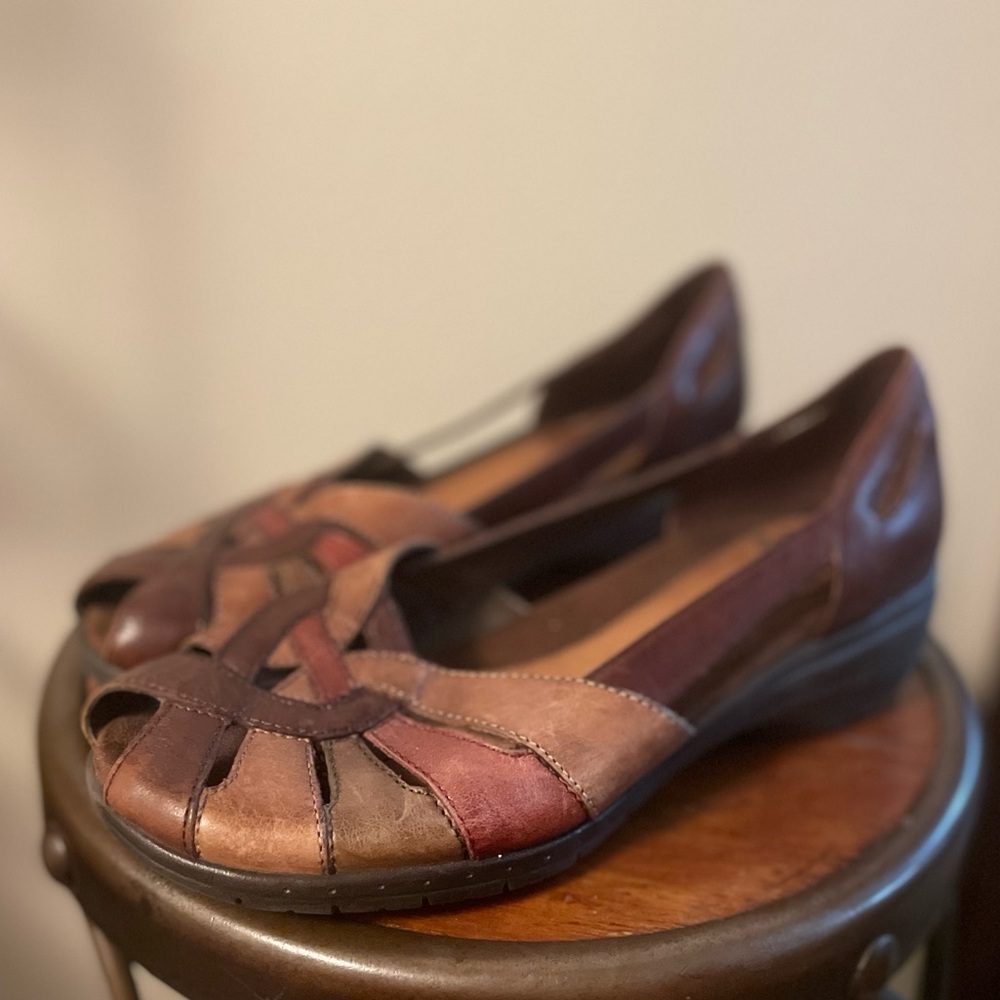 Earth Origins Women’s Leather Peeptoe Sandals Size 9.